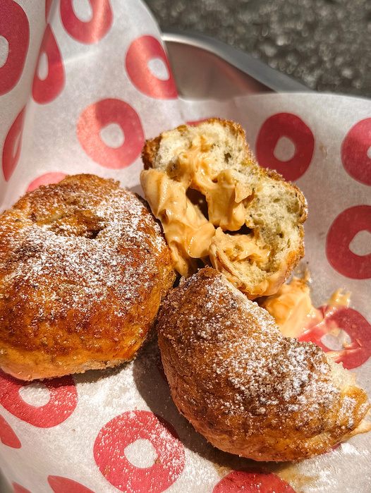 Mini bagels estilo churro con crema de arequipe
