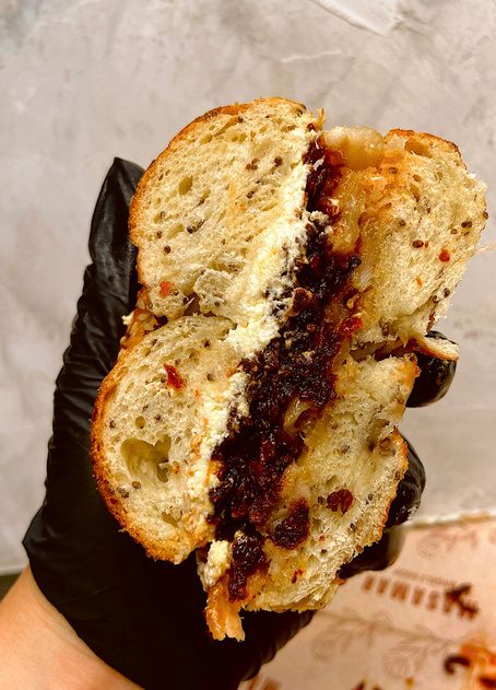 Bagel Panceta partido a la mitad
